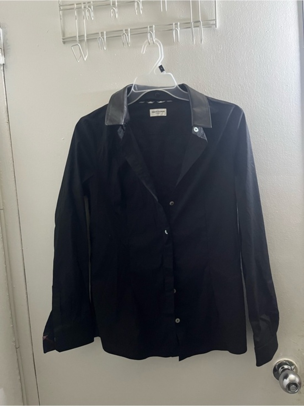 Oreesi Fashion Paris  Black Long-Sleeve Dress Shirt with Contrast Collar